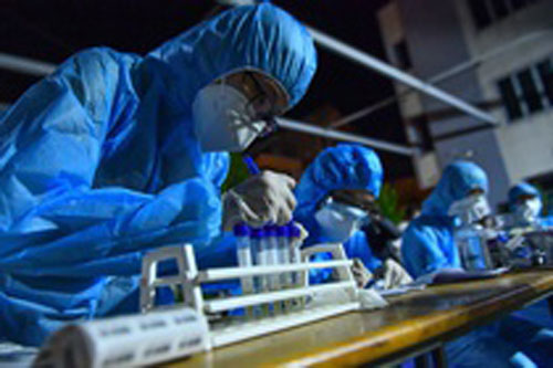 Vi&#x1EC7;t Nam c&#xF3; th&#xEA;m 346 ca m&#x1EAF;c COVID-19 trong n&#x1B0;&#x1EDB;c, ch&#x1EE7; y&#x1EBF;u &#x1EDF; TP.HCM