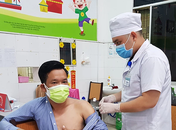 Đà Nẵng đâng đẩy nhanh tốc độ tiem vaccine phòng Covid-19 cho lực lượng tuyến đầu