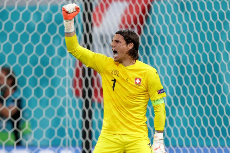 Thủ môn: Yann Sommer (Thuỵ Sĩ).