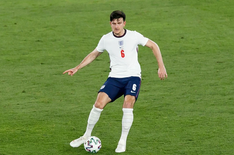 Trung vệ: Harry Maguire (Anh).