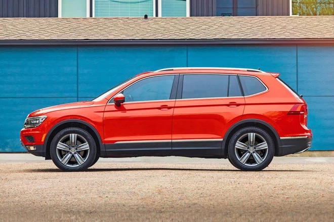 4. Volkswagen Tiguan 2021 (dung tích khoang hành lý khi gập hàng ghế sau: 2.081 lít).