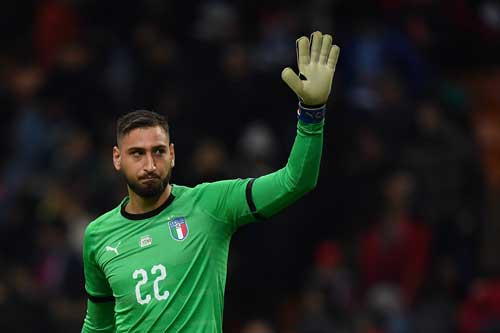 Donnarumma, từ cơn mưa tiền giả tới đôi găng tay vàng