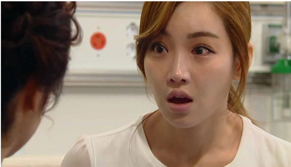 Đột nhiên bác hàng xóm muốn làm giúp việc không lương cho gia đình tôi nhưng kèm theo một điều kiện, nghe xong tôi tái mặt