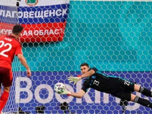 Unai Simon đang đi trên con đường của Iker Casillas