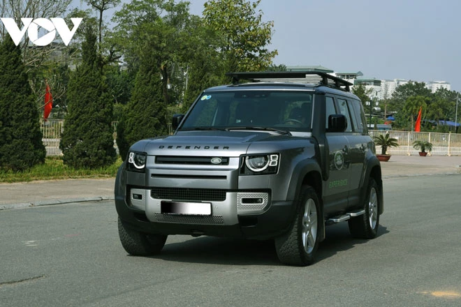 Land Rover Defender.