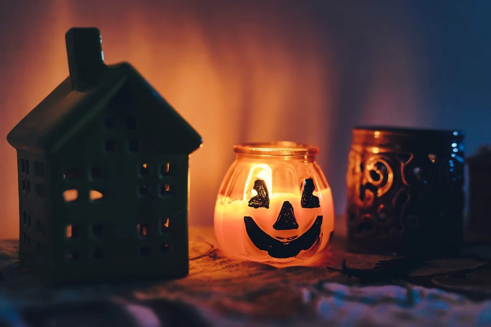 Ireland được cho là nơi bắt nguồn của ngày lễ Halloween thời hiện đại. Lễ hội Samhaim của người Ireland được tổ chức vào đêm 31/10 hàng năm, là dịp những linh hồn đã khuất tìm về gia đình họ.