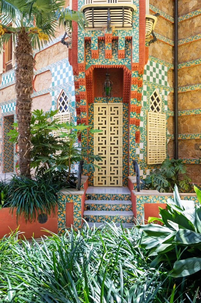 Casa Vicens là một trong 7 tòa nhà Gaudi ở khu vực Barcelona được công nhận là Di sản thế giới của UNESCO vào năm 2005. Kiệt tác kiến ​​trúc phục hưng Neo-Mudéjar Moorish này sẽ được mở bán cho du khách đặt phòng vào ngày 12 tháng 7.