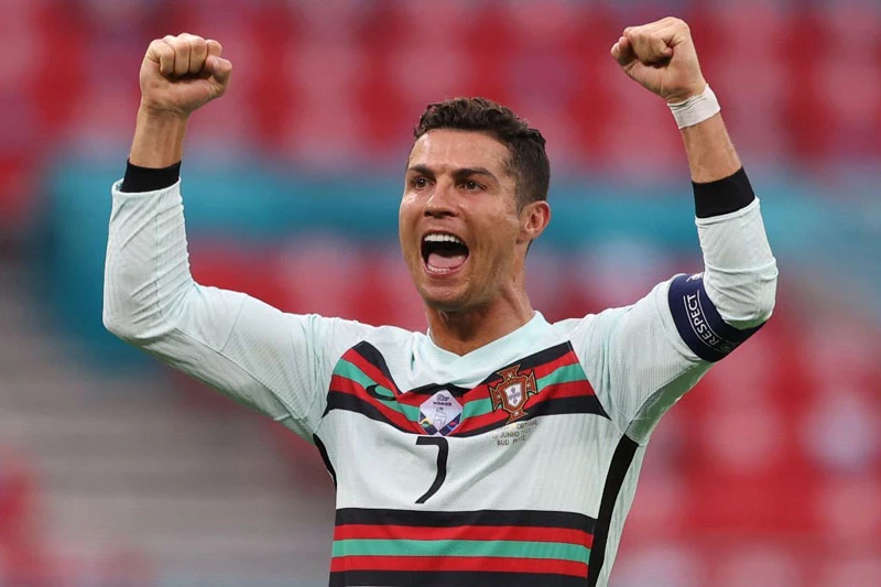 =1. Cristiano Ronaldo (Bồ Đào Nha, tổng số pha dứt điểm: 16, số bàn thắng: 5).