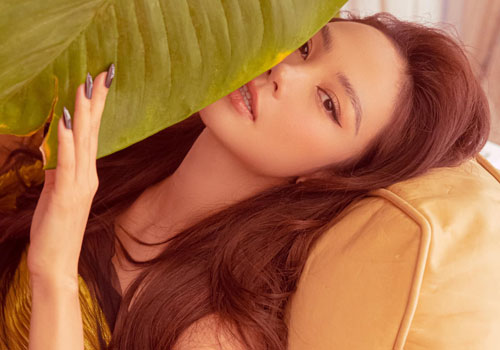 CLIP: Minh Hằng khoe nhan sắc "nóng bỏng" ở tuổi 34