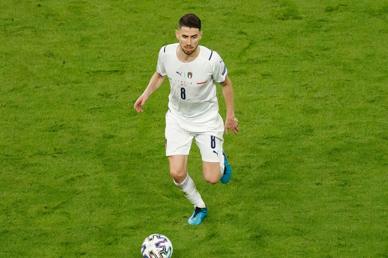 3. Jorginho (Italia, tổng quãng đường di chuyển trên sân: 57,7 km).