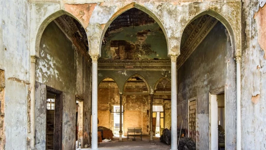 Những bức ảnh hiếm hoi của các cung điện bị bỏ hoang trên khắp thế giới 11