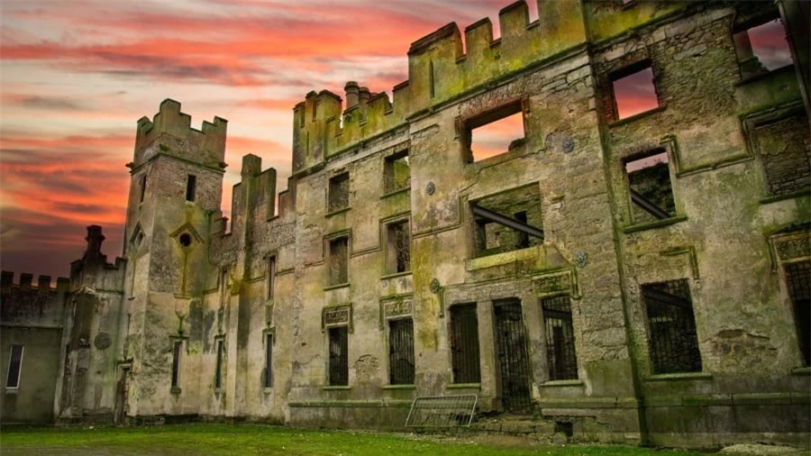 Những bức ảnh hiếm hoi của các cung điện bị bỏ hoang trên khắp thế giới 2