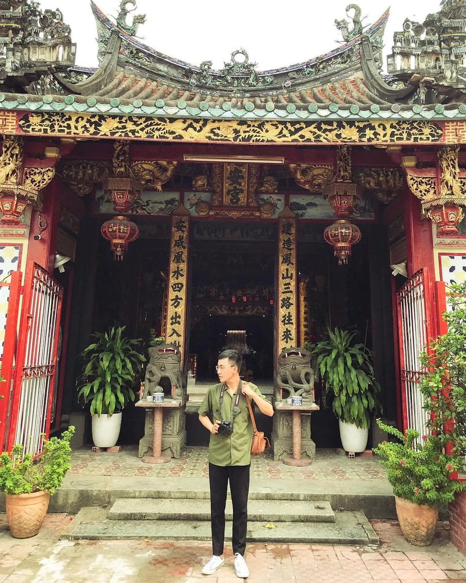 Kiến An Cung hay còn gọi là chùa Ông Quách tọa lạc tại trung tâm thành phố Sa Đéc. Công trình kiến trúc tiêu biểu của văn hóa Trung Hoa này đã được công nhận là di tích lịch sử quốc gia năm 1990. Ảnh: Thanhper.