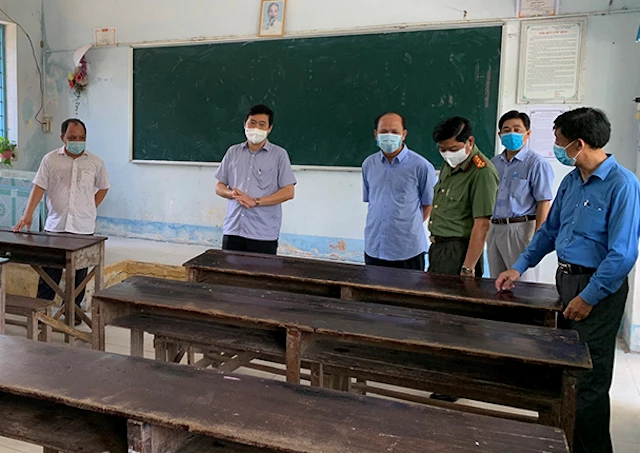 Ông Phạm Thiện Nghĩa, Chủ tịch UBND tỉnh Đồng Tháp, kiểm tra công tác đảm bảo kỳ thi tốt nghiệp. Ông Phạm Thiện Nghĩa, Chủ tịch UBND tỉnh Đồng Tháp, kiểm tra công tác đảm bảo kỳ thi tốt nghiệp.
