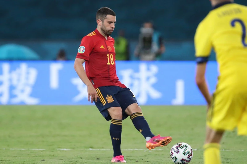 Hậu vệ trái: Jordi Alba (Tây Ban Nha).