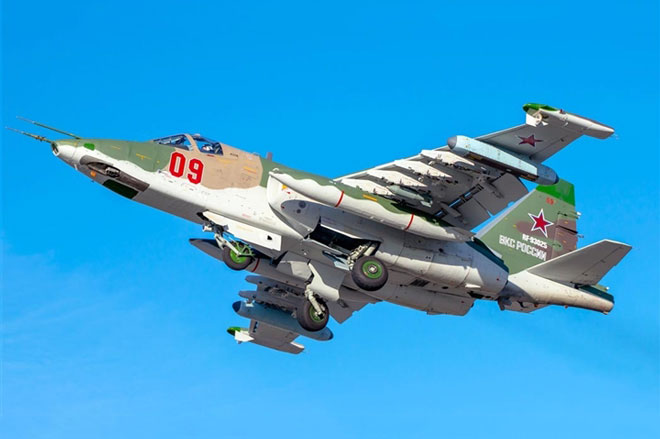 Quân đội Nga: Cường kích Su-25 có thể bay bằng cồn