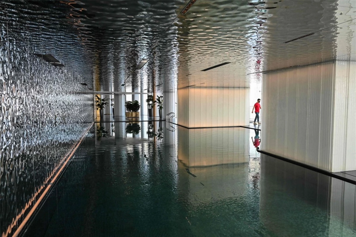 Hồ bơi trong nhà và phòng tập thể hình nằm trên tầng 84 của tòa tháp.Nguồn:Hector Retamal, AFP/Getty Images
