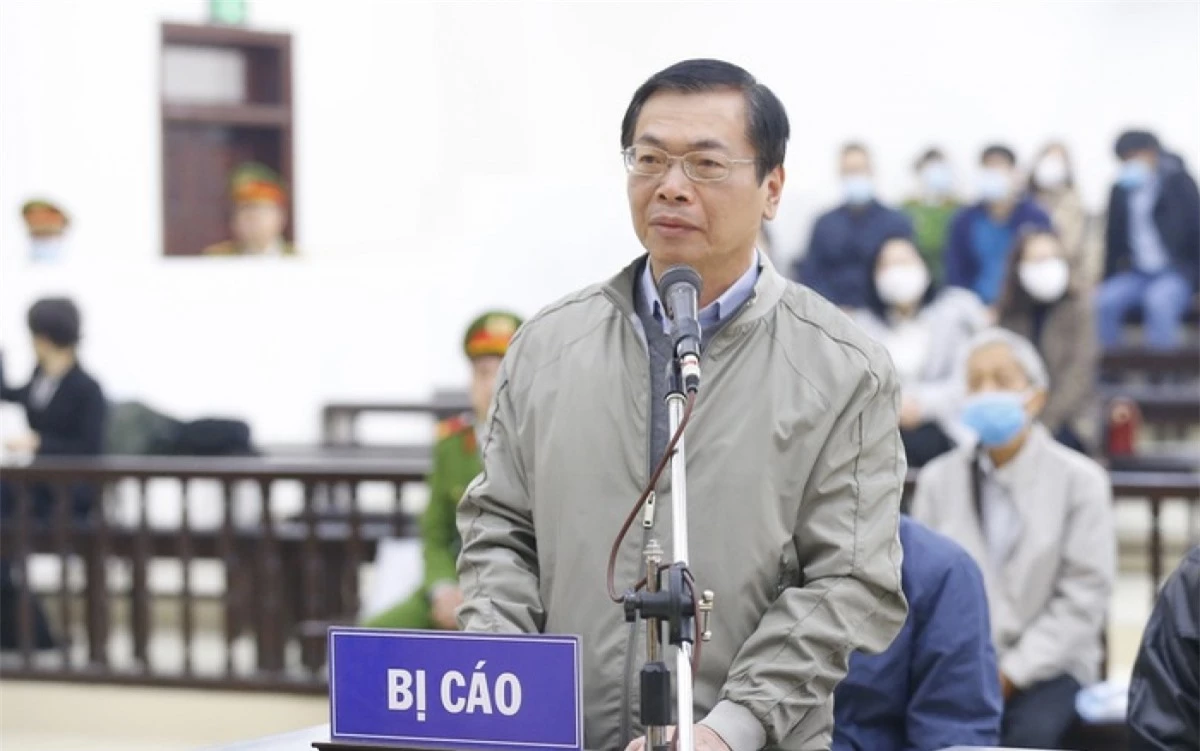 Ông Vũ Huy Hoàng đã phải nhận bản án 11 năm tù về tội "vi phạm quy định về quản lý, sử dụng tài sản nhà nước gây thất thoát, lãng phí" liên quan đến vụ án xảy ra tại Sabeco