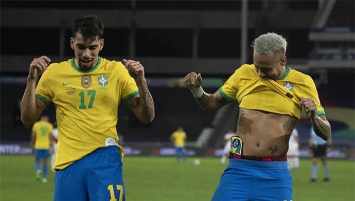 Lucas Paqueta ăn mừng bàn thắng với Neymar