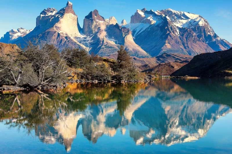 6. Vườn quốc gia Torres del Paine (Chile). Đây là một trong số những vườn quốc gia được ghé thăm nhiều nhất tại Chile, với hàng trăm nghìn du khách tham quan mỗi năm, trong đó hơn 50% là khách nước ngoài.