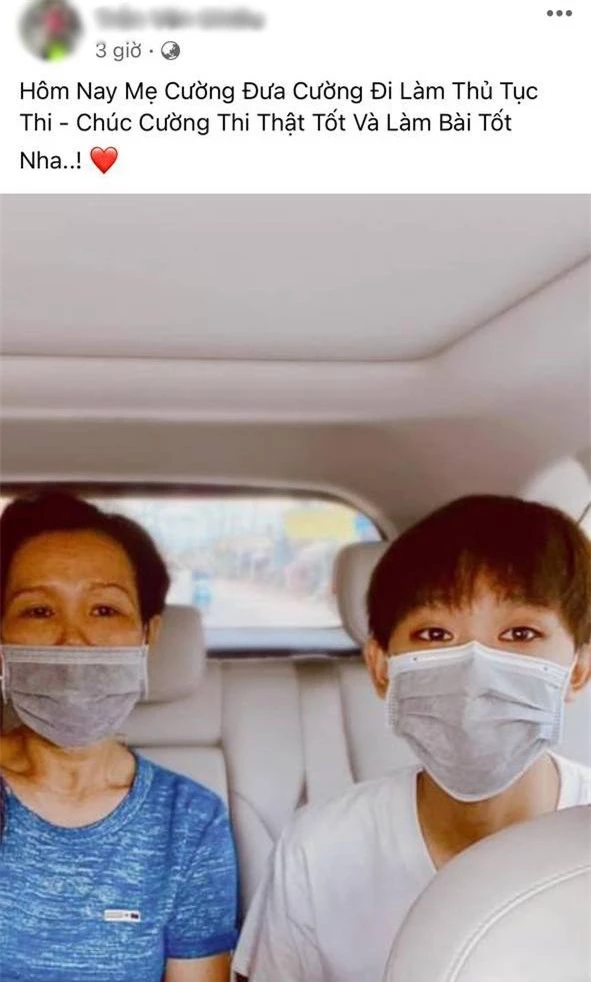 Rầm rộ hình ảnh Hồ Văn Cường được mẹ ruột đưa đi làm thủ tục trước ngày thi tốt nghiệp THPT - Ảnh 2. Rầm rộ hình ảnh Hồ Văn Cường được mẹ ruột đưa đi làm thủ tục trước ngày thi tốt nghiệp THPT - Ảnh 2.