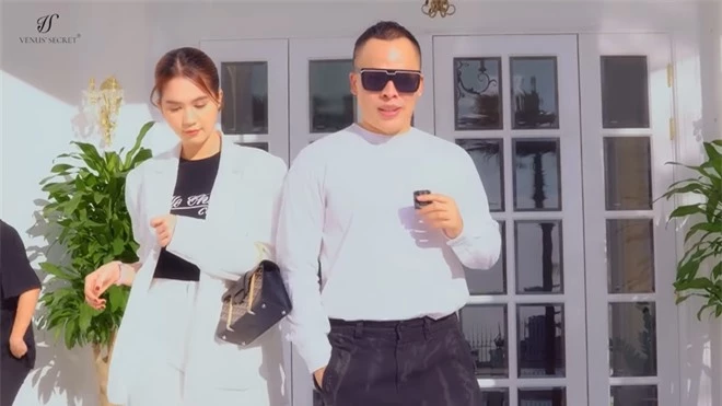 Vũ Khắc Tiệp: Tôi sẽ mua 3 du thuyền chỉ để chở người mẫu của mình đi câu cá - Ảnh 4. Vũ Khắc Tiệp: Tôi sẽ mua 3 du thuyền chỉ để chở người mẫu của mình đi câu cá - Ảnh 4.