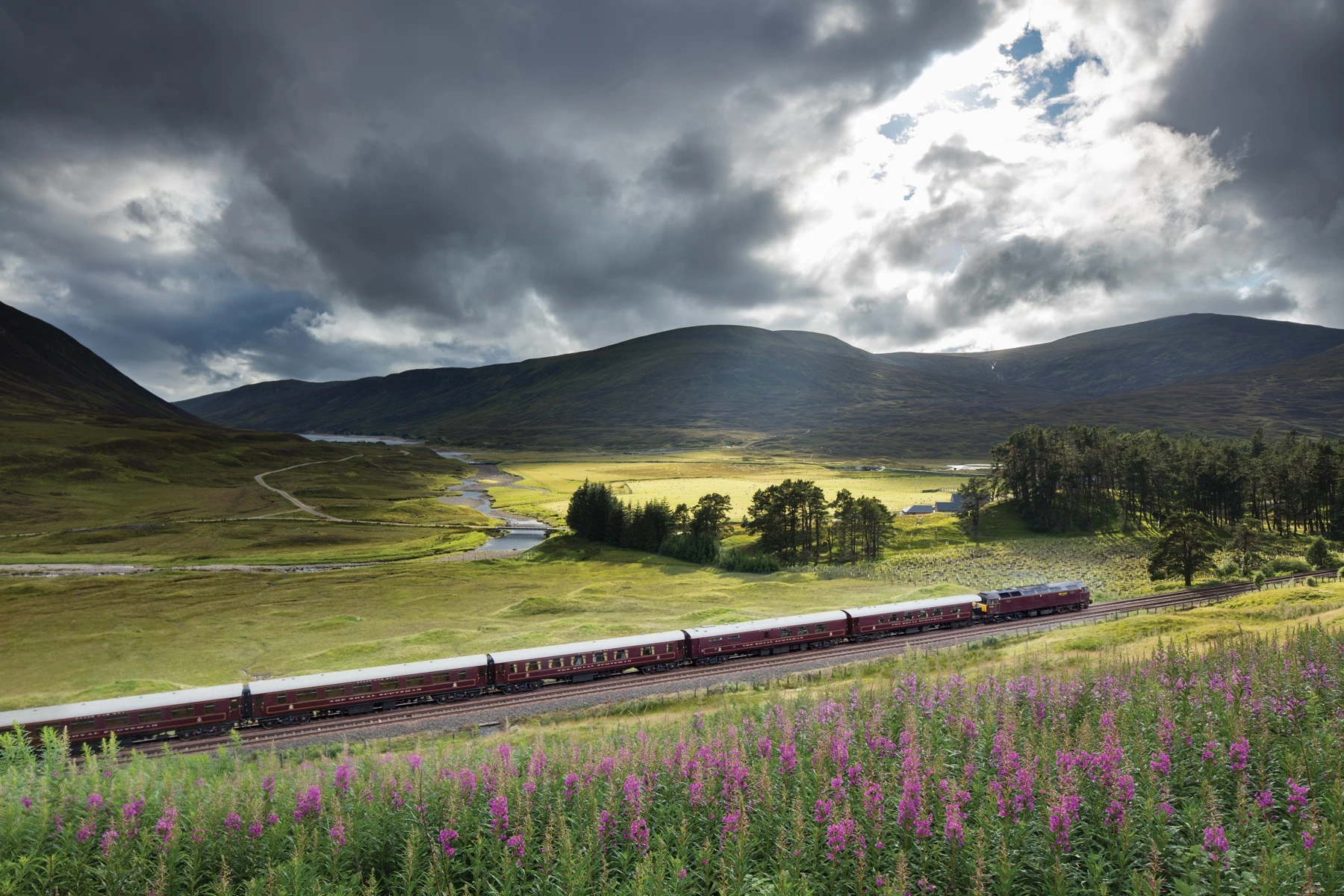 Hành trình trải nghiệm tàu mang đậm phong cách Hoàng gia xứ Scotland có chi phí từ 7.500-9.800 USD/người cho 4 đêm du ngoạn từ tháng 7 tới. Ảnh: Courtesy of Belmond Royal Scotsman. Hành trình trải nghiệm tàu mang đậm phong cách Hoàng gia xứ Scotland có chi phí từ 7.500-9.800 USD/người cho 4 đêm du ngoạn từ tháng 7 tới. Ảnh: Courtesy of Belmond Royal Scotsman.