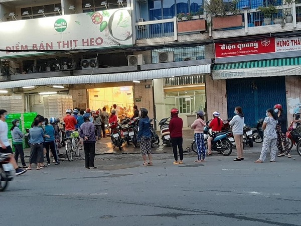 TP.HCM khẳng định: Không thiếu hụt thực phẩm, người dân không nên đổ xô đi mua sắm