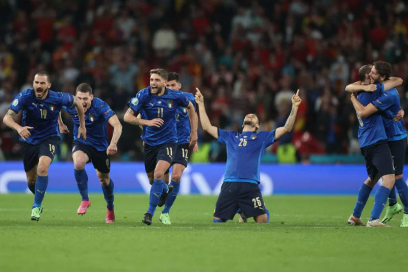 Niềm vui chiến thắng của các cầu thủ Italia. Niềm vui chiến thắng của các cầu thủ Italia.