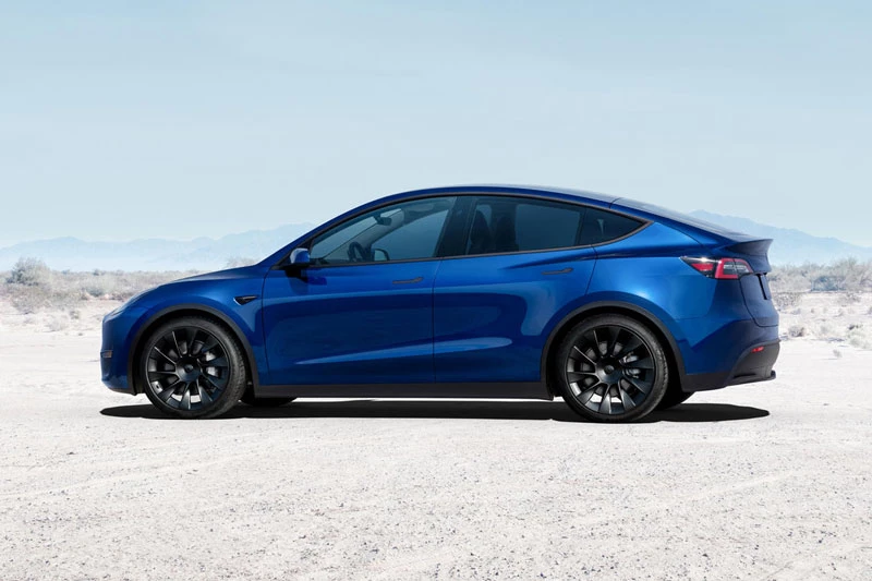 1. Tesla Model Y 2021 (giá khởi điểm: 51.490 USD).