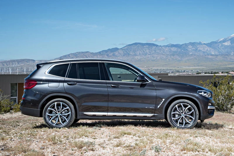 2. BMW X3 2021 (giá khởi điểm: 43.000 USD).