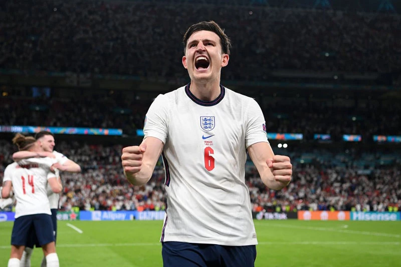 Trung vệ: Harry Maguire (Anh).