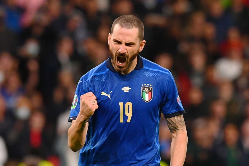 Trung vệ: Leonardo Bonucci (Italia).