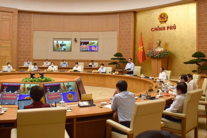 Thủ tướng chủ trì họp với TP.HCM: Đặt sức khoẻ người dân lên trên hết để hành động