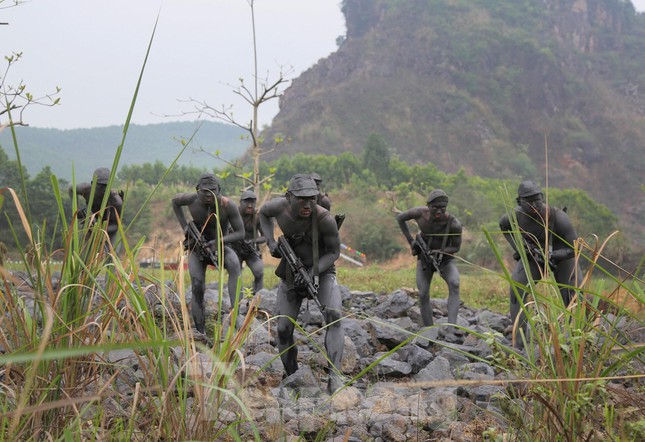 Xem lính Đặc công Quân khu 1 rèn ‘bản lĩnh thép’