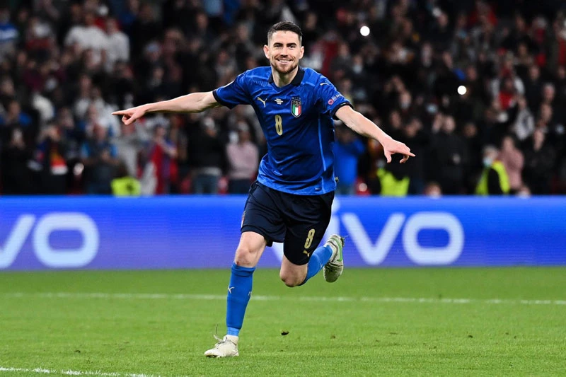 Tiền vệ trung tâm: Jorginho (Italia).