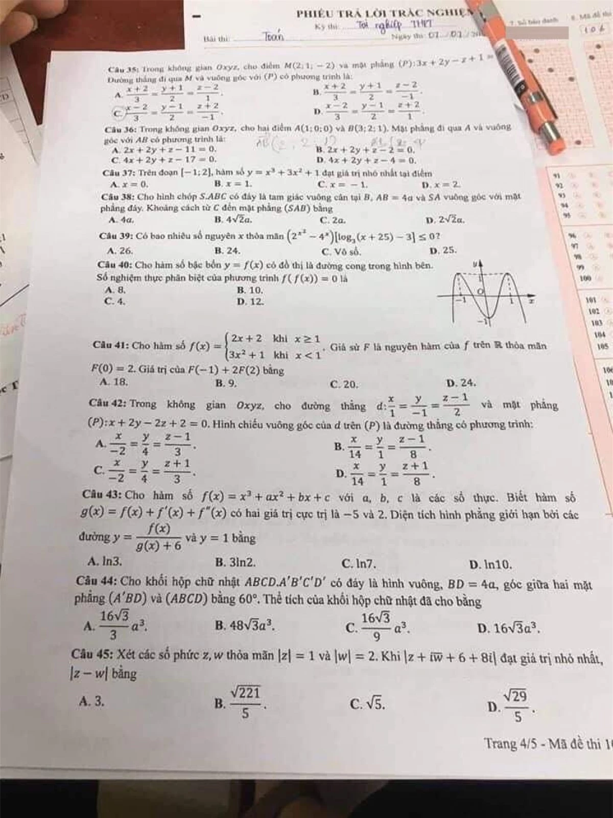 Đề thi Toán lan truyền trên mạng khi thí sinh vẫn đang làm bài.