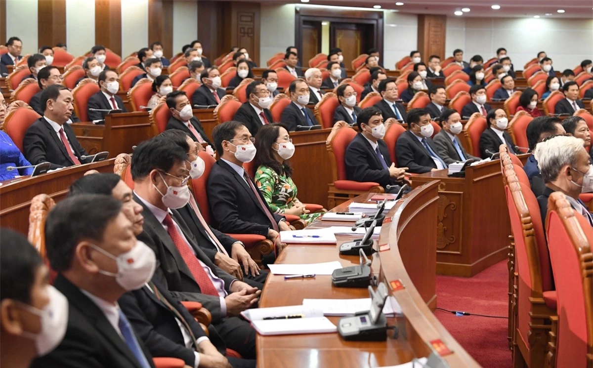 Đồng thời, Trung ương cũng quyết định thi hành kỷ luật đối với ông Trần Văn Nam - Ủy viên Ban Chấp hành Trung ương Đảng, Bí thư Tỉnh ủy Bình Dương bằng hình thức cách chức tất cả các chức vụ trong Đảng; thi hành kỷ luật ông Vũ Huy Hoàng, nguyên Ủy viên Trung ương Đảng, bằng hình thức khai trừ ra khỏi Đảng.