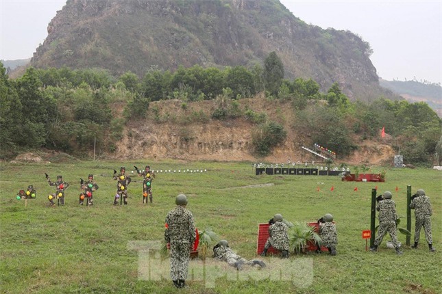 Xem lính Đặc công Quân khu 1 rèn ‘bản lĩnh thép’ ảnh 3