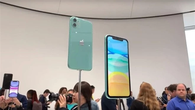 iphone 11 chay hang, iphone 11 het hang, iphone khan hang anh 2