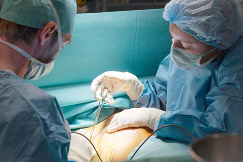 L&#x1EDD;i khai c&#x1EE7;a b&#xE1;c s&#x129; ch&#x1EDF; thi th&#x1EC3; c&#xF4; g&#xE1;i n&#xE2;ng ng&#x1EF1;c t&#x1EED; vong t&#x1EEB; TP.HCM v&#x1EC1; t&#x1EC9;nh Tr&#xE0; Vinh