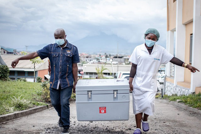 1,7 tỷ liều vaccine COVID-19 được tiêm thần tốc trong 6 tháng: Chuyên gia nhận xét ‘đáng kinh ngạc, giống như đưa người lên Mặt Trăng’