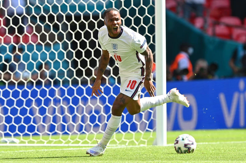 Tiền đạo: Raheem Sterling (Anh).