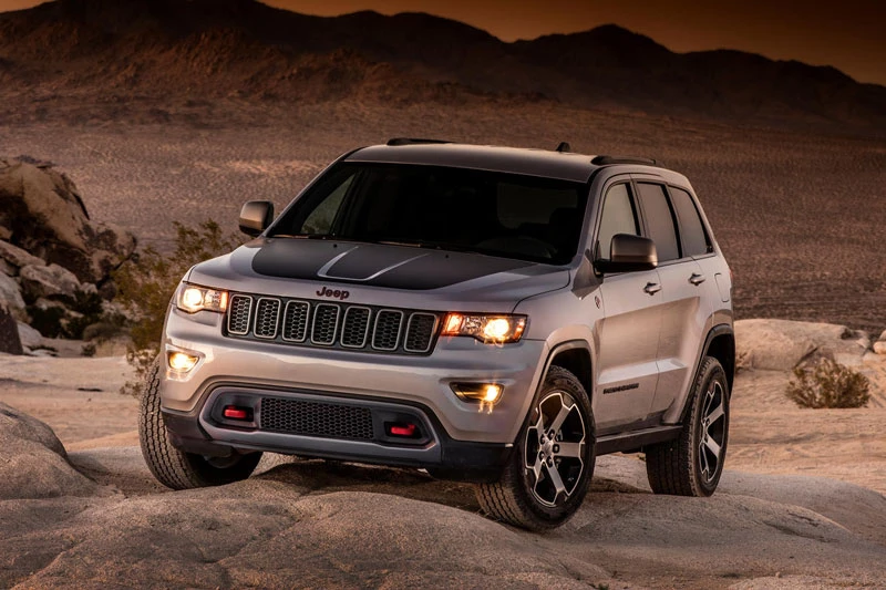 4. Jeep Grand Cherokee 2021 (khoảng sáng gầm xe: 269 mm).