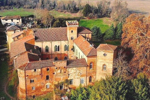 "Công chúa" sống trong lâu đài 900 tuổi: Khổ hơn ở nhà cấp 4, tìm nhau tốn 2 tiếng vì có tận 45 phòng, mất đồ coi như mất luôn