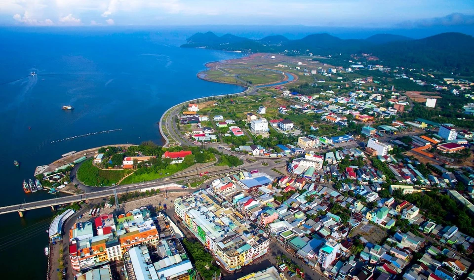 TP Hà Tiên thuộc tỉnh Kiên Giang, được thành lập vào năm 2018. Phía bắc Hà Tiên tiếp giáp Campuchia với đường biên giới trên đất liền dài gần 14 km. Đây là một trong 3 thành phố hiện nay của tỉnh Kiên Giang, cùng với Rạch Giá (tỉnh lỵ) và Phú Quốc. Ảnh: Vạn Trâm.