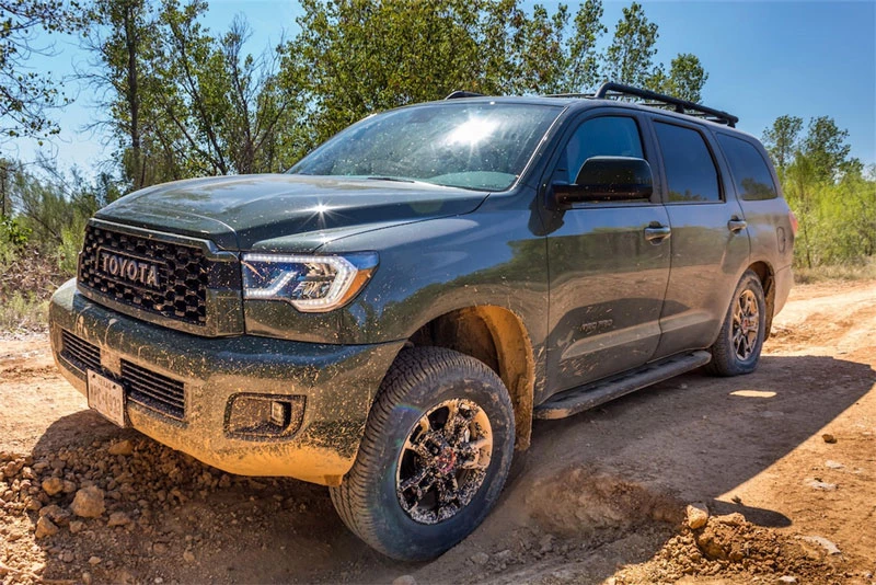 6. Toyota Sequoia 2021 (khoảng sáng gầm xe: 251 mm).