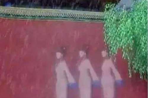 Trong ngày mưa, một tốp cung nữ bất ngờ xuất hiện trên tường Tử Cấm Thành rồi biến mất sau 5 giây, đây là hiện tượng gì?