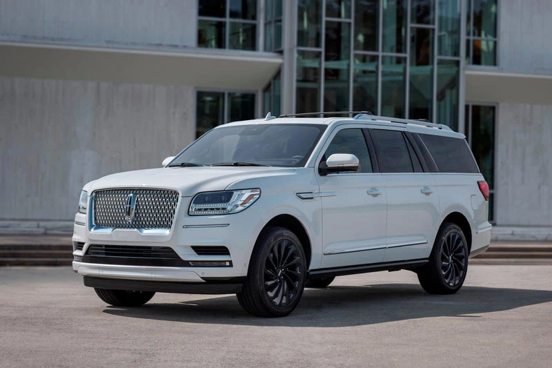 =8. Lincoln Navigator 2021 (khoảng sáng gầm xe: 244 mm).