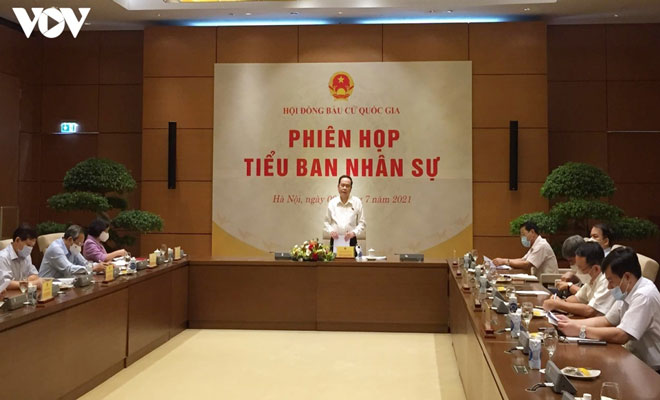 Nh&#x1EEF;ng vi ph&#x1EA1;m v&#x1EC1; b&#x1EA7;u c&#x1EED; &#x111;&#x1B0;&#x1EE3;c Ti&#x1EC3;u ban Nh&#xE2;n s&#x1EF1; k&#x1ECB;p th&#x1EDD;i h&#x1B0;&#x1EDB;ng d&#x1EAB;n x&#x1EED; l&#xFD;